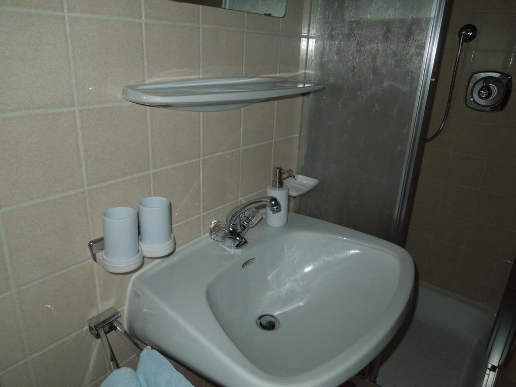 Bed and Breakfast Haus Bergkranz Лермос Номер фото